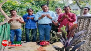 কবি ও সাংবাদিক এনামুল হক প্রিন্স- এর শিয়রে বর্ণসাহিত্য পত্রের ফুলের শ্রদ্ধাঞ্জলি