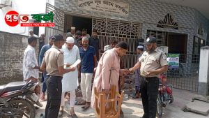 চাঁপাইনবাবগঞ্জে জুমার নামাজের পর মাদকবিরোধী লিফলেট বিতরণ