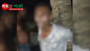 বাবাকে হত্যার পর আত্মগোপনে, প্রতিবেশীর বাড়িতে মোবাইল চার্জ দিতে গিয়ে ধরা ছেলে